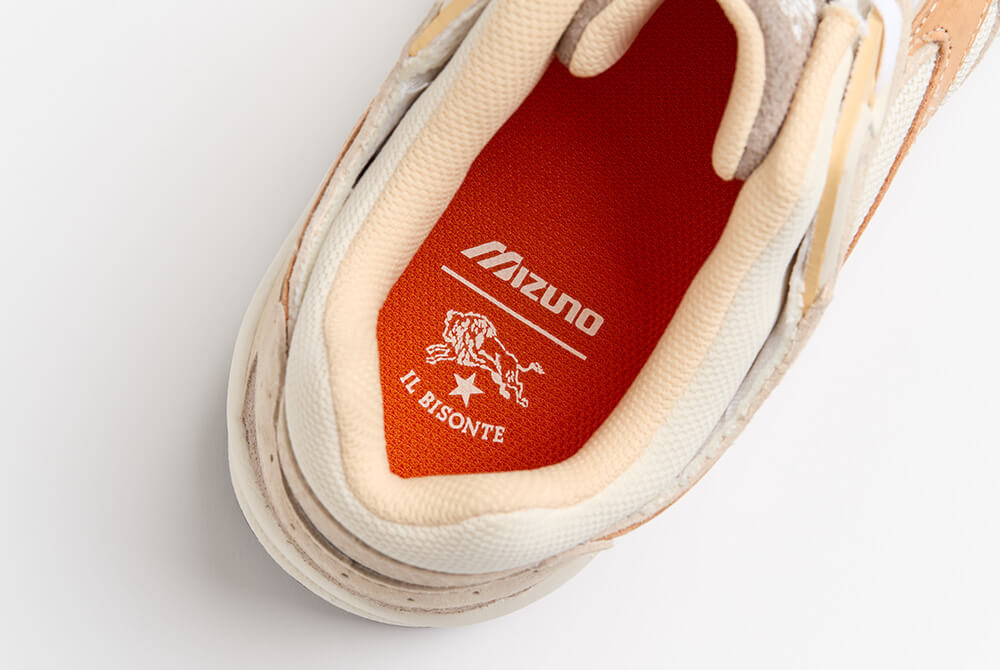D1GG240201 IL BISONTE Mizuno Sky Medal Beige (Men's)