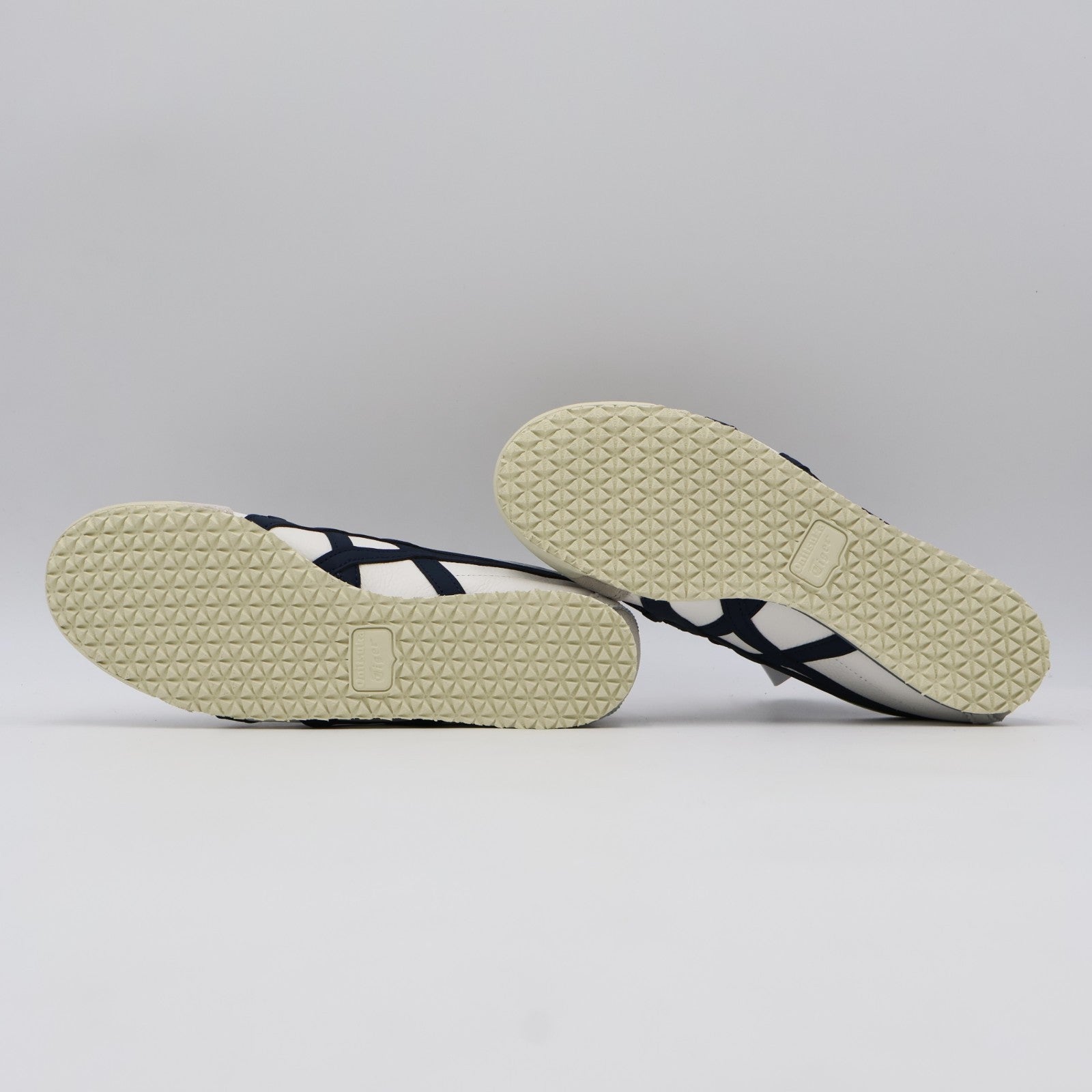 1183C577-100 Onitsuka Tiger Mexico 66 Viny Off White/Iron Navy (Men's)