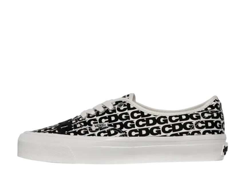VN000EEUUY6 CDG (COMME des GARCONS) Ã OTW by Vans Authentic White (Men's)