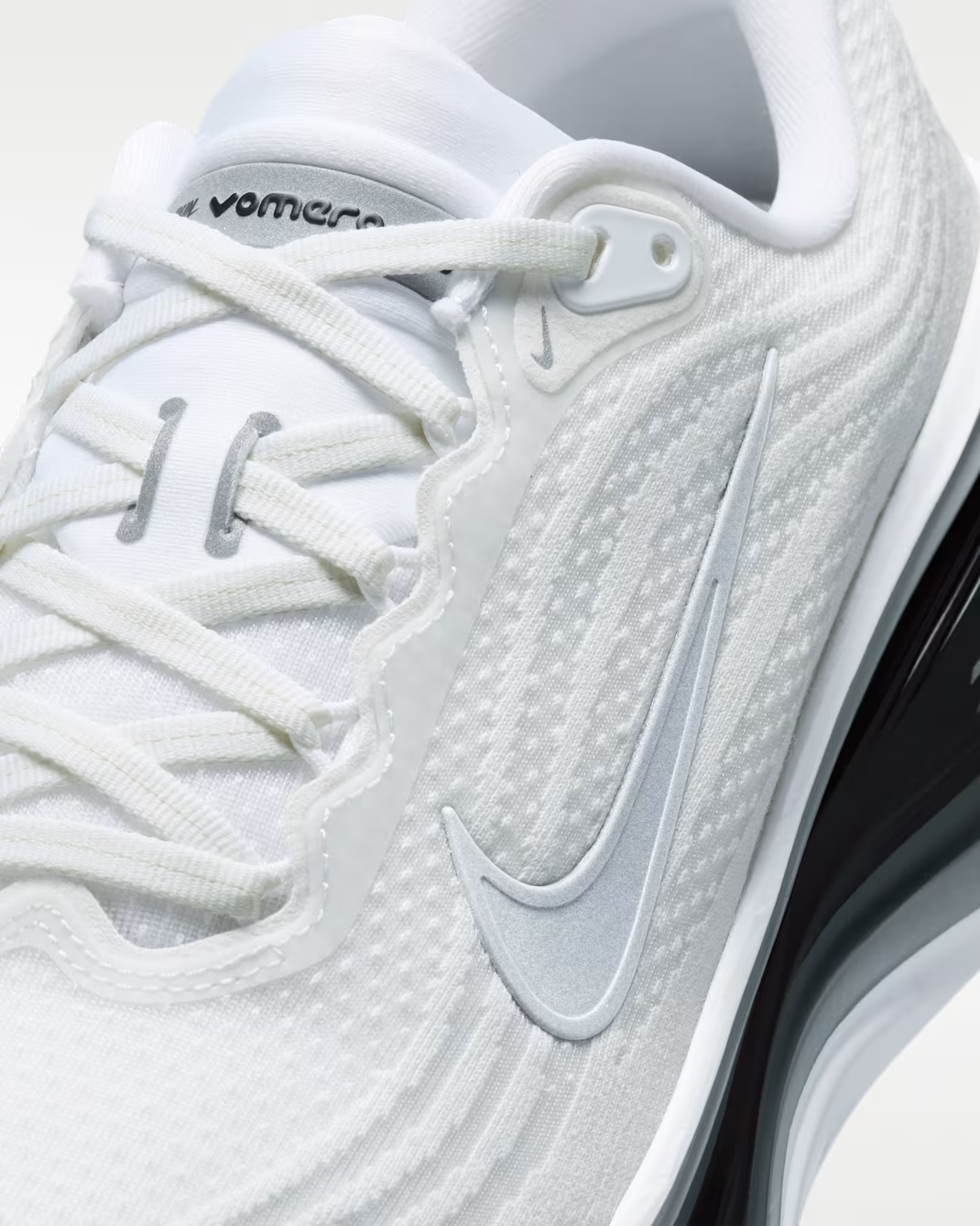 II7181-102 Nike Vomero Plus White Black (Men's)