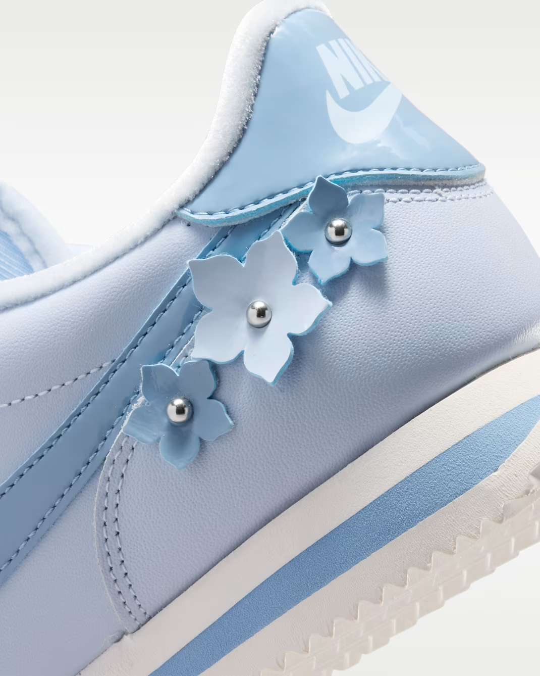 IV5675-400 Nike Cortez Leather "Hydrogen Blue/Sail" (Women's)