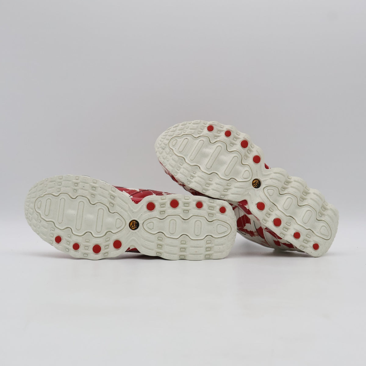 IM4029-100 Vaquera Nike Air Max DN8 Sail Prime Red (Women's)