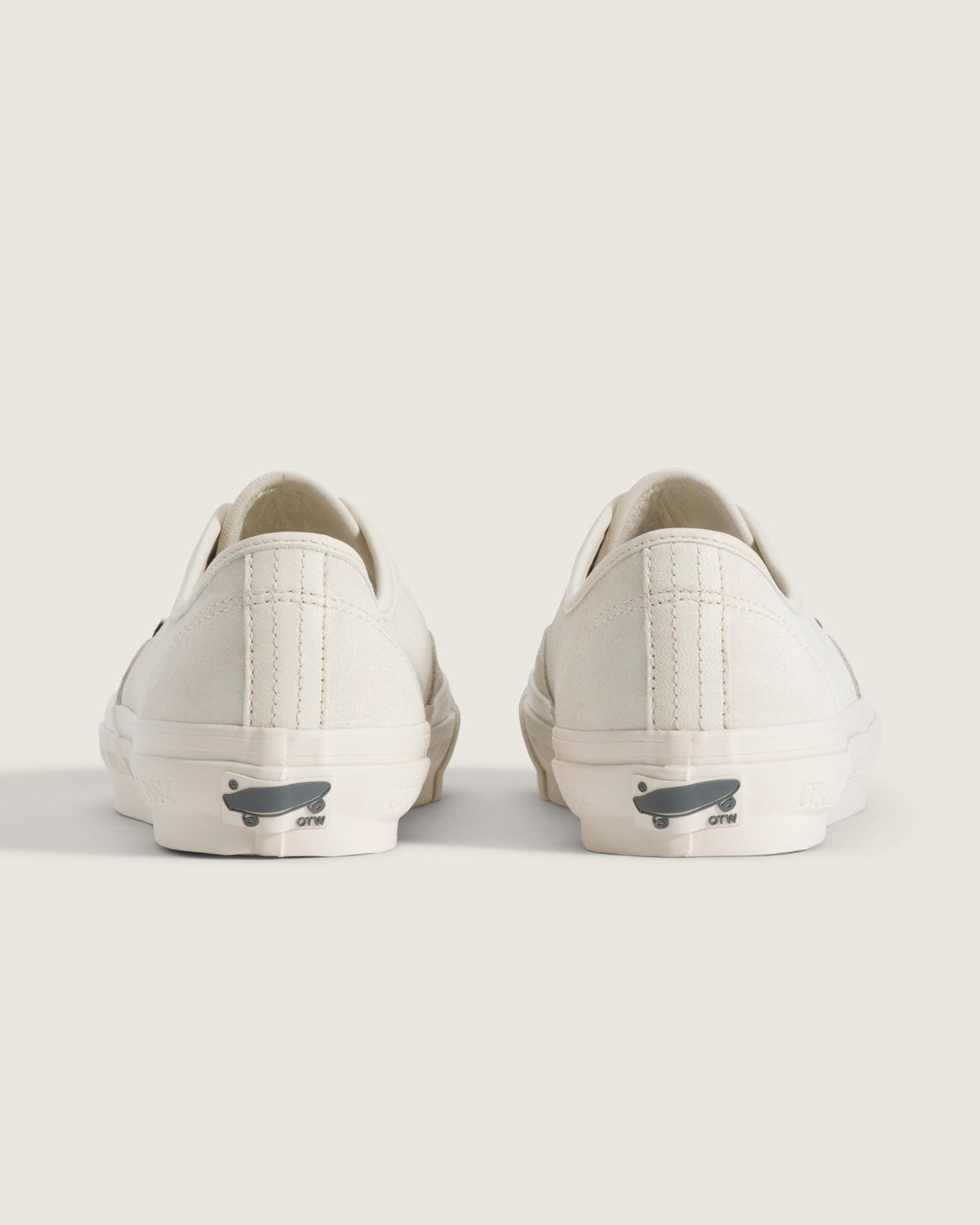 VN000XVJ7VJ NEIGHBORHOOD Ã OTW by Vans Authentic 44 "Natural" (Men's)