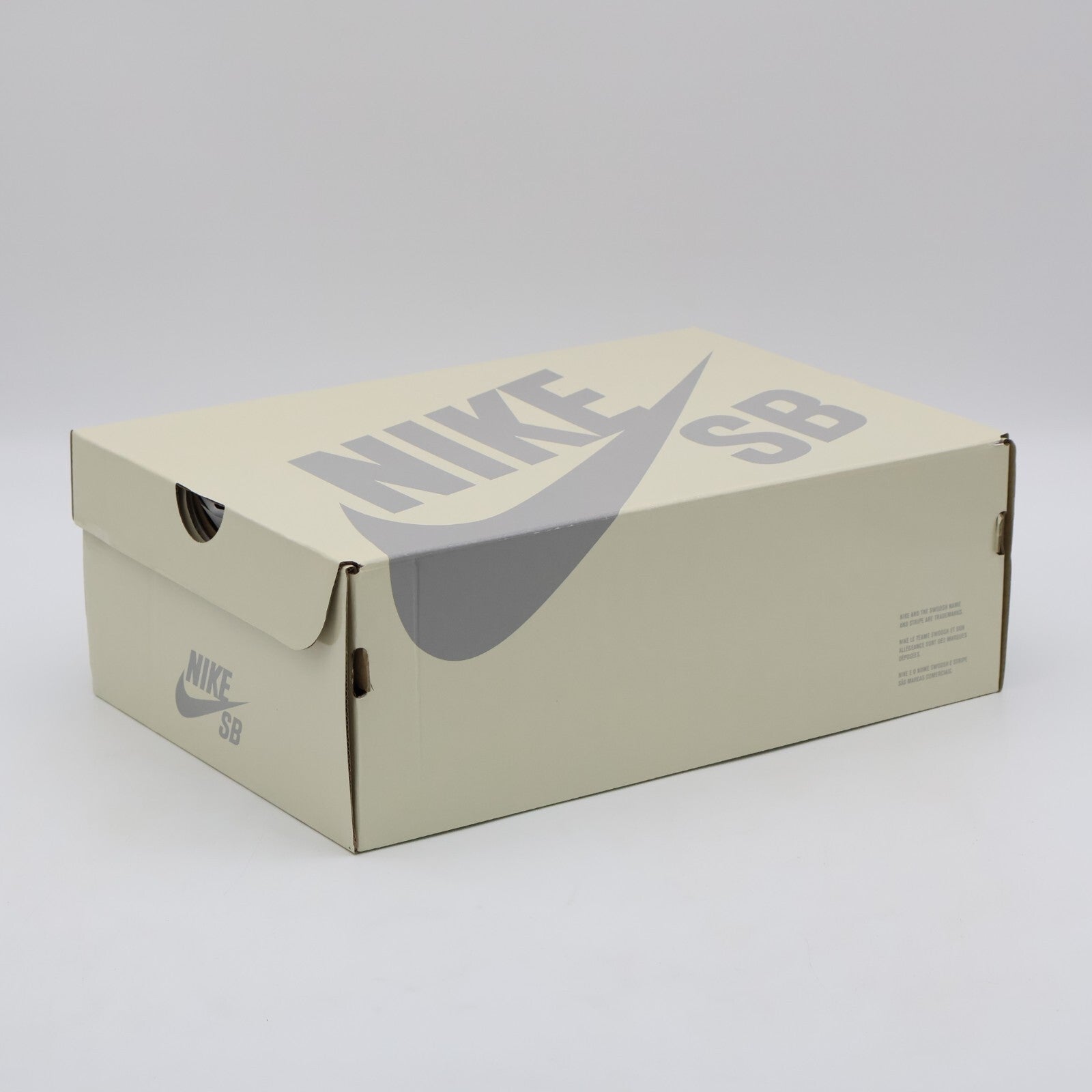 FZ8319-300 The Powerpuff Girls Nike SB Dunk Low Pro QS Buttercup (Men's)