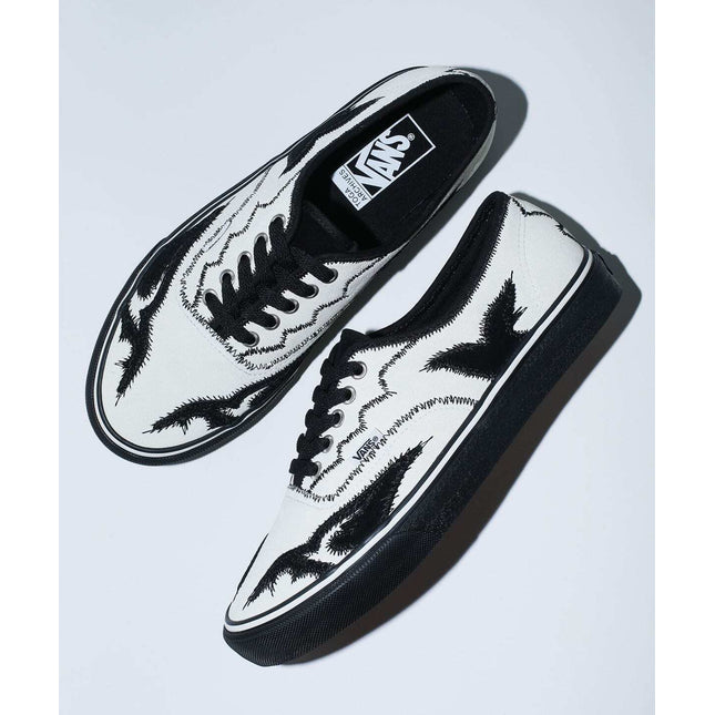 TC32-AJ520 TOGA �~ Vans Authentic White Black (with Socks Pair Set)