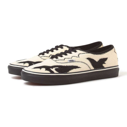 TC32-AJ520 TOGA �~ Vans Authentic White Black (with Socks Pair Set)