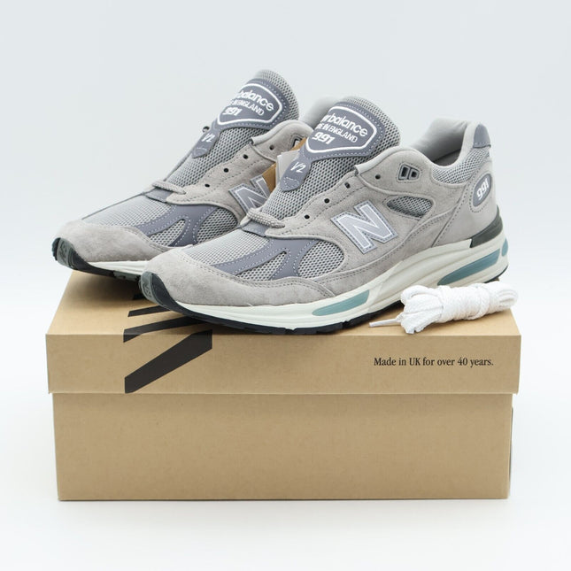 U991GL2 New Balance 991V2 Gray MiUK Rock Ridge Grey Dove Alloy Silver (Men's)