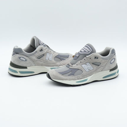 U991GL2 New Balance 991V2 Gray MiUK Rock Ridge Grey Dove Alloy Silver (Men's)