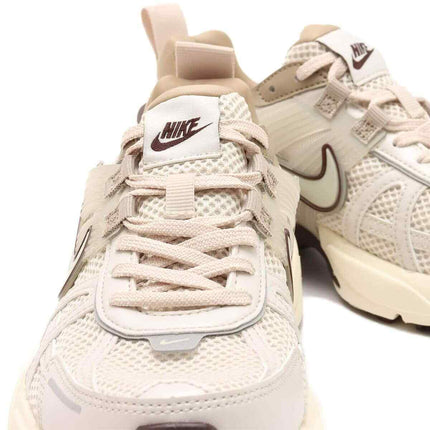 FD0736-103 Nike V2K Run Light All Wood Brown Khaki Earth Light Bone (Women's)