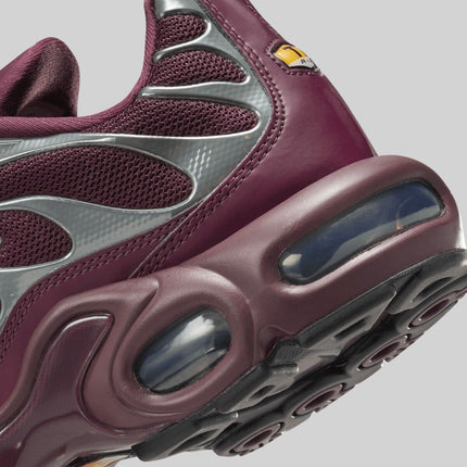 HJ9743-600 Nike Air Max Plus SE Night Maroon Dark Team Red Metallic (Women's)