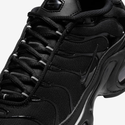 DM2362-002 Nike Women's Air Max Plus Triple Black (Women's)