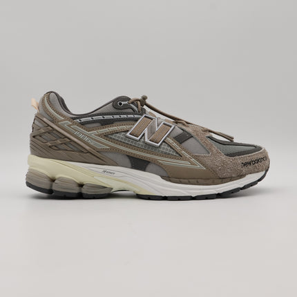 M1906NIH INVINCIBLE N.HOOLYWOOD New Balance 1906U Grey Olive (Men's)